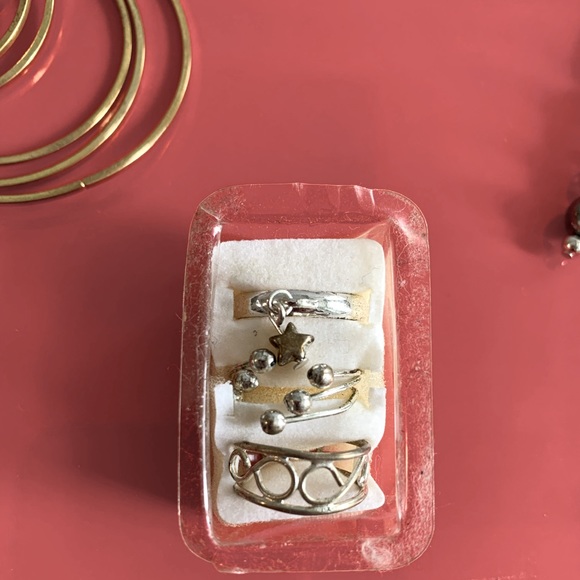 Earrings-3 pairs of women’s earrings & one set of toe rings,all for one price! - Picture 3 of 5